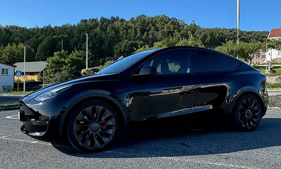 Tesla Model Y 2024 photo 2