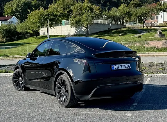 Tesla Model Y 2024 photo 4