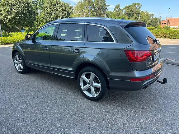 Audi Q7 2012 photo 4