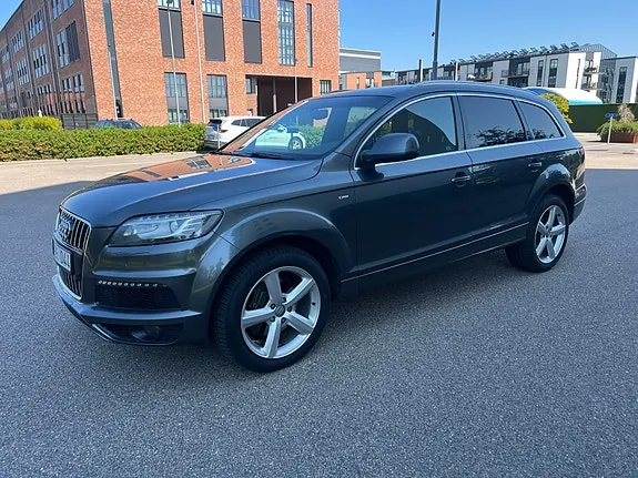 Audi Q7 2012 photo 2