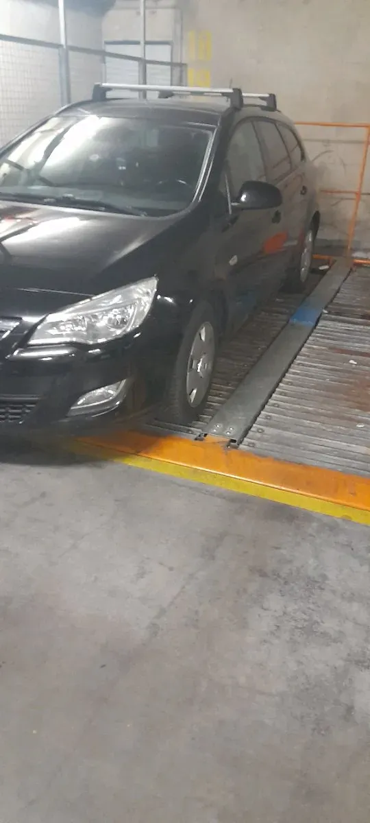 Opel Astra 2011 photo 2