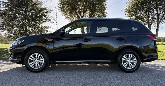 Mitsubishi Outlander 2017 photo 2