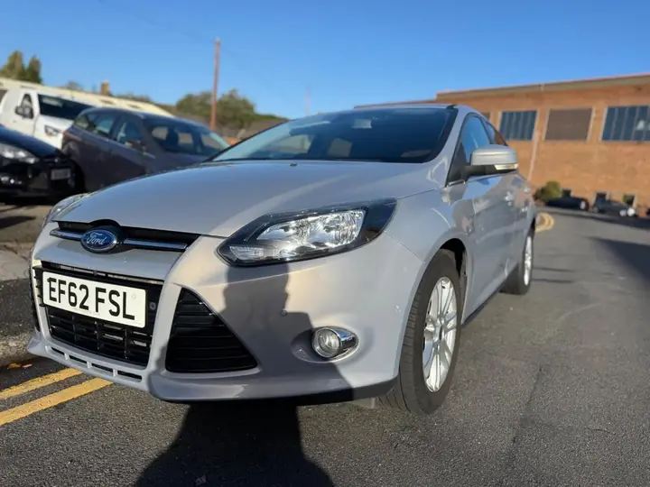 Ford Focus 2012 photo 2