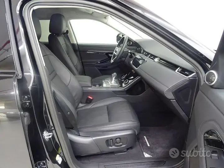 Land Rover Evoque 2022 photo 3