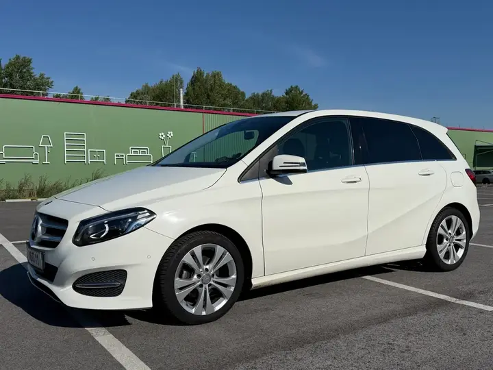Mercedes-Benz B-Class 2016 photo 2