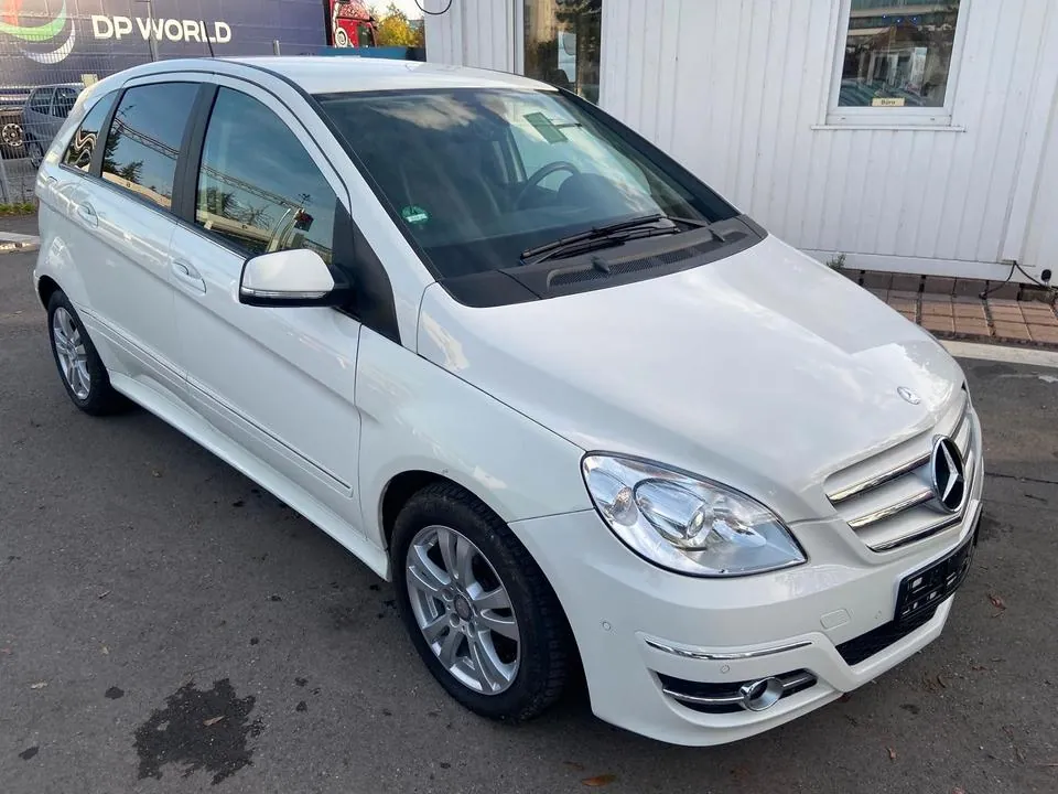 Mercedes-Benz B 180