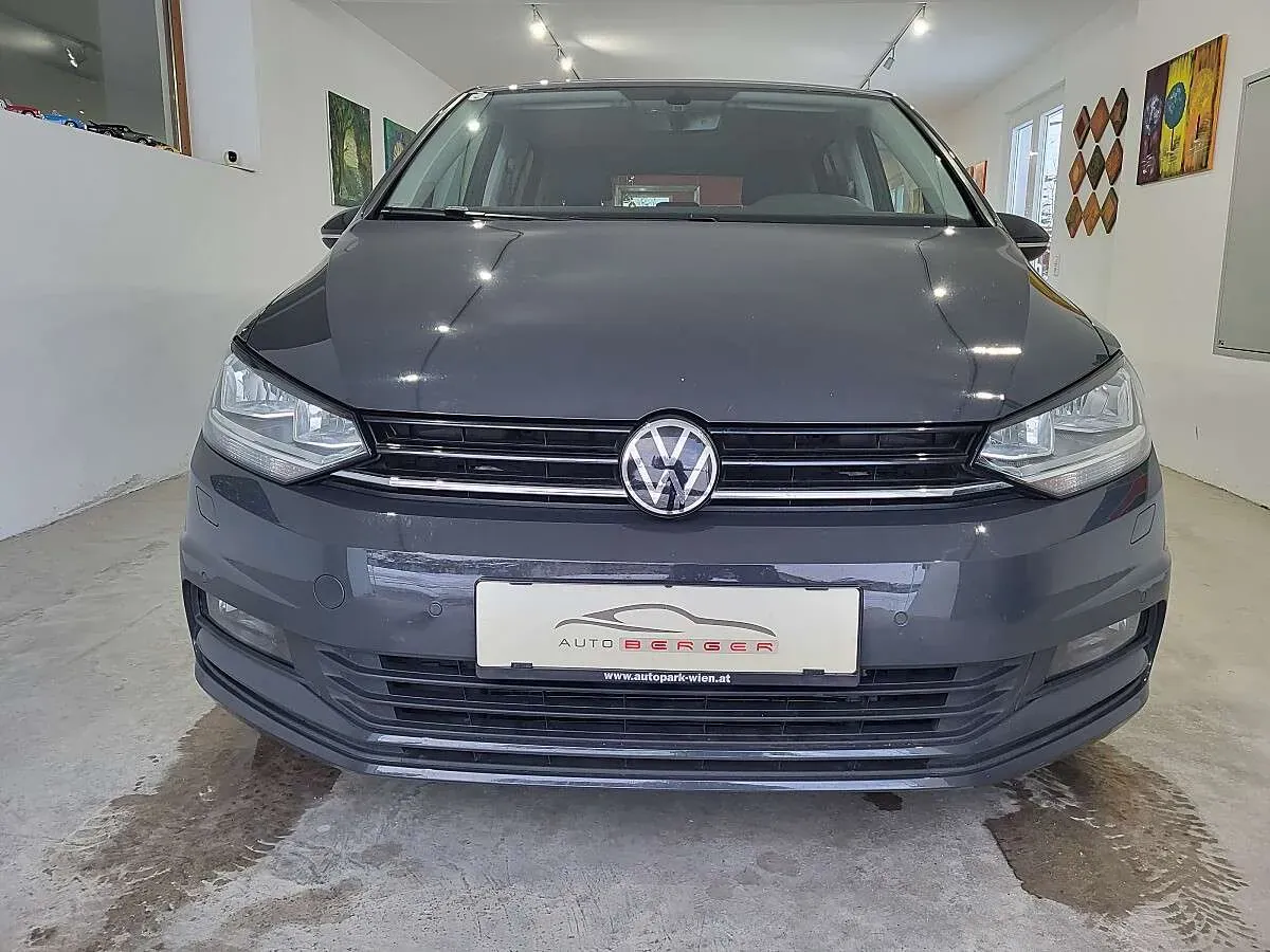 Volkswagen Touran 2020 photo 2
