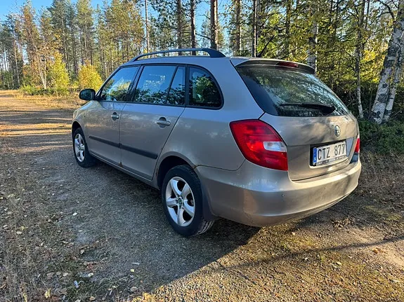 Skoda Fabia 2012 photo 4