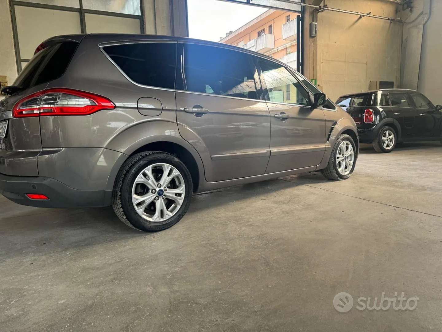 Ford S-Max 2012 photo 4