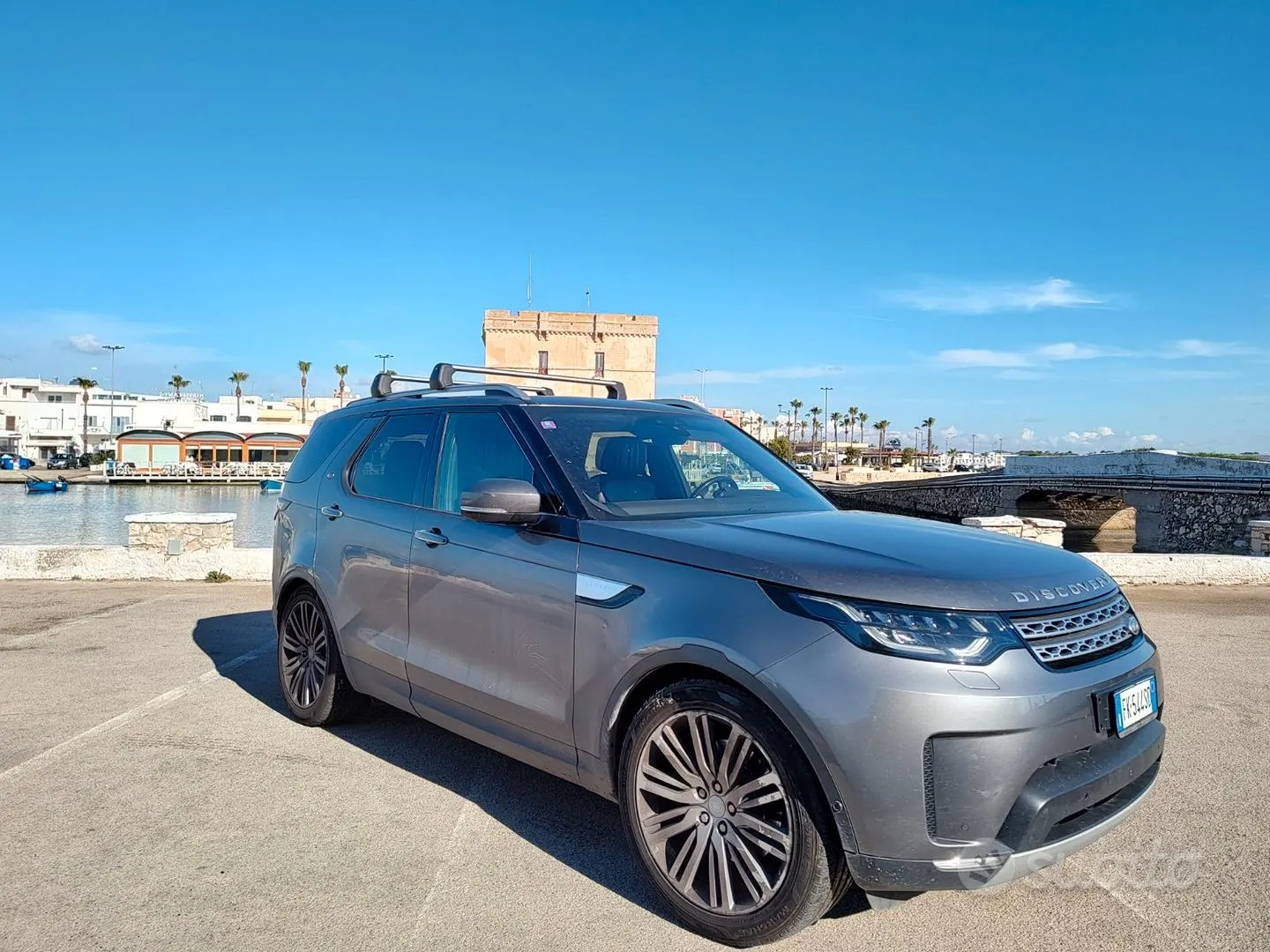 Land Rover Discovery 2017 photo 2