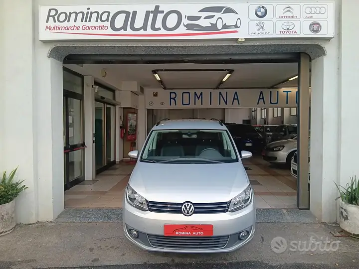 Volkswagen Touran 2011 photo 2
