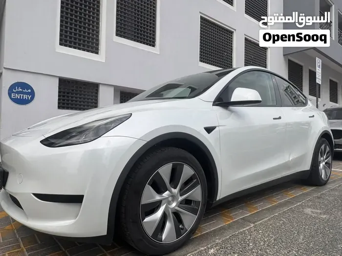 Tesla Model Y 2023 photo 2