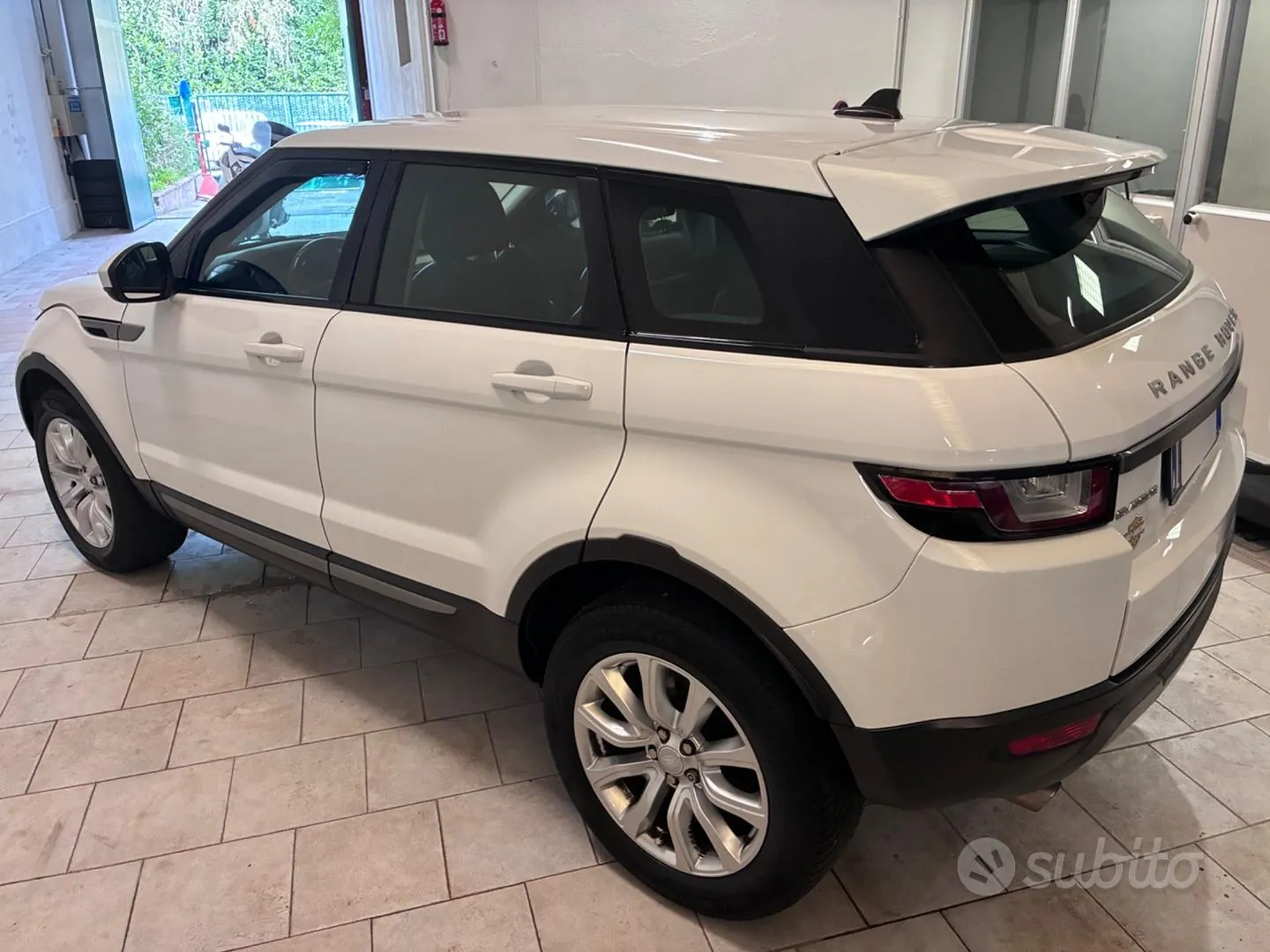 Land Rover Range Rover Evoque 2016 photo 4