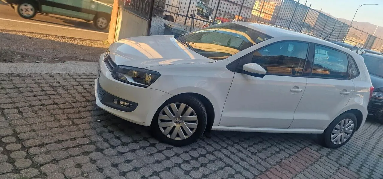 Volkswagen Polo 2010 photo 2