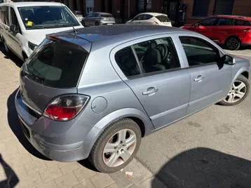 Opel Astra 2009 photo 3