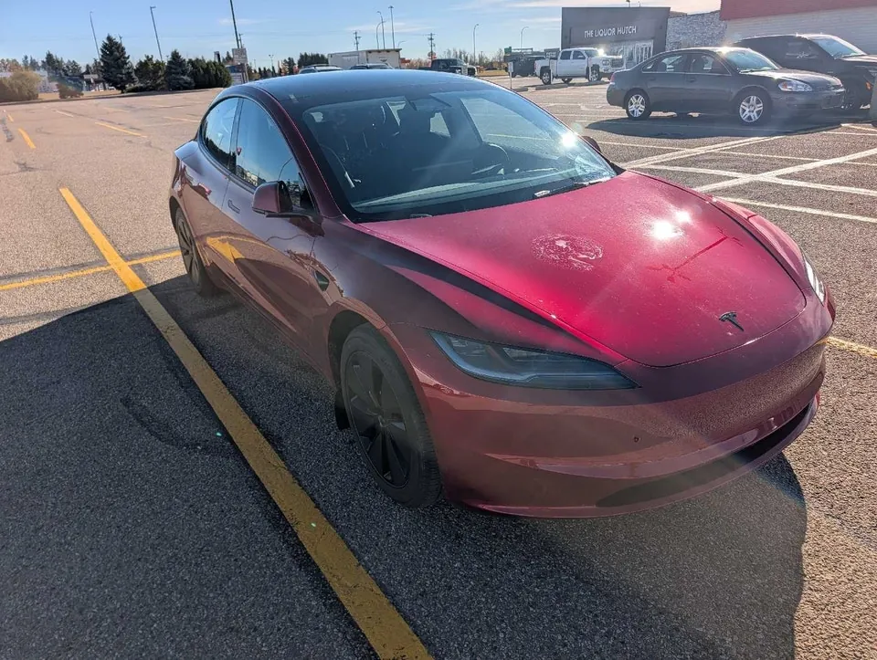 Tesla Model 3 2026 photo 2