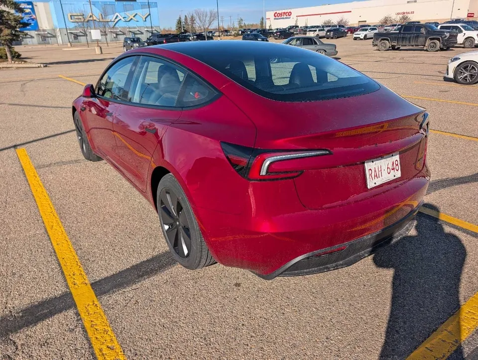 Tesla Model 3 2026 photo 3