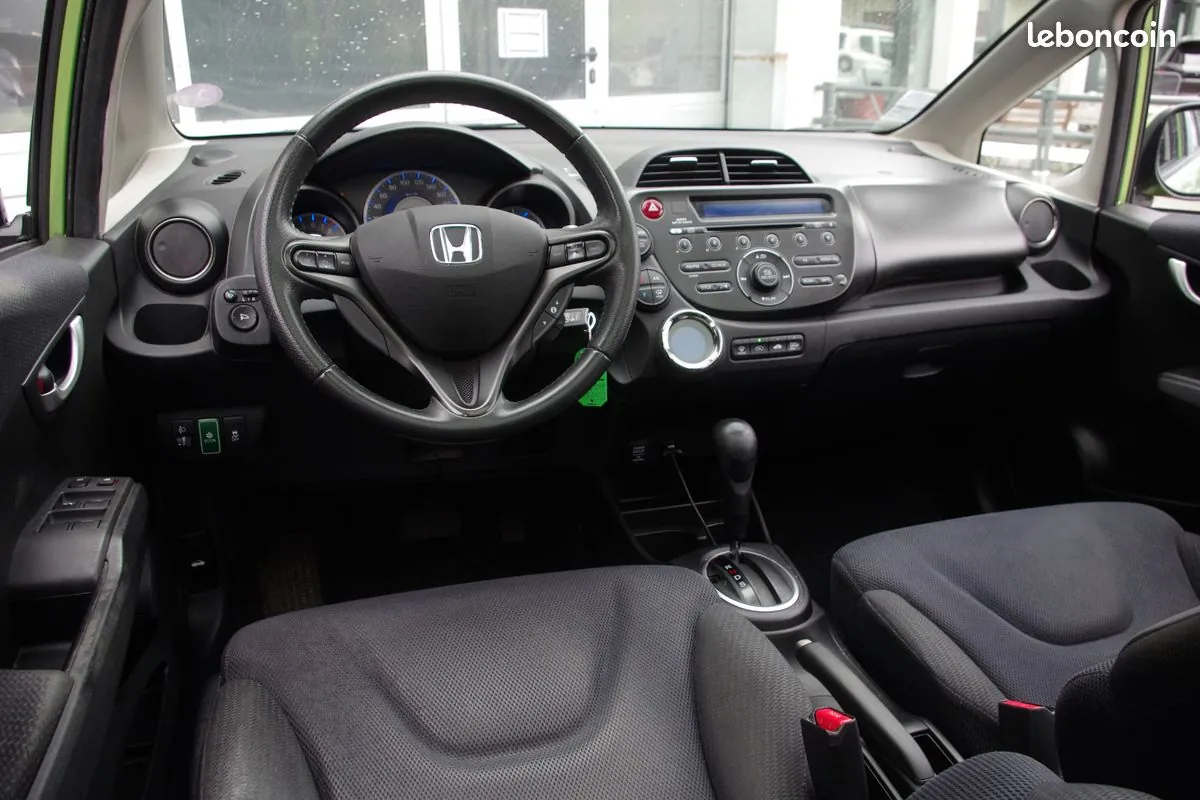 Honda Jazz 2011 photo 2