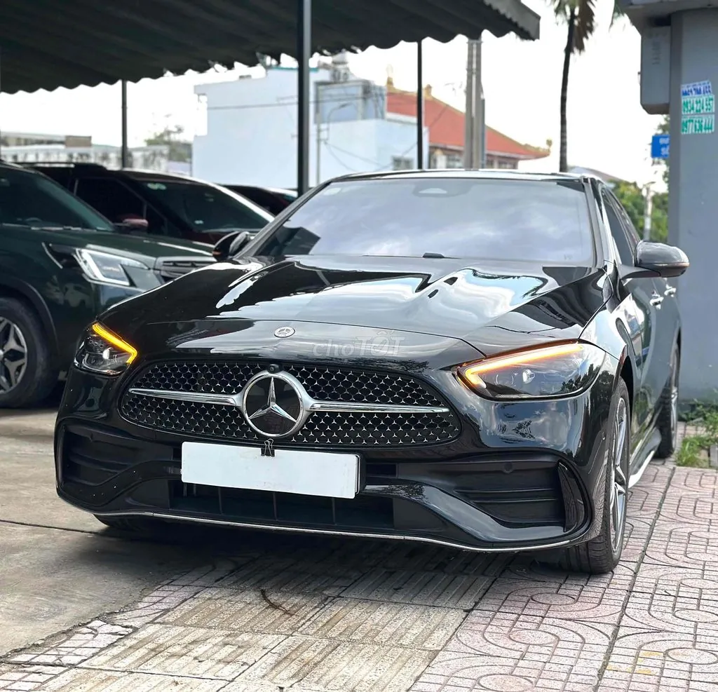 Mercedes-Benz C-Class 2025 photo 2