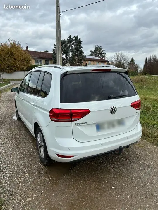 Volkswagen Touran 2016 photo 2