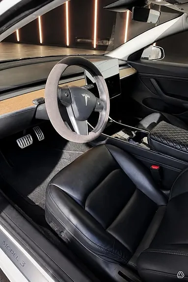 Tesla Model 3 2020 photo 3