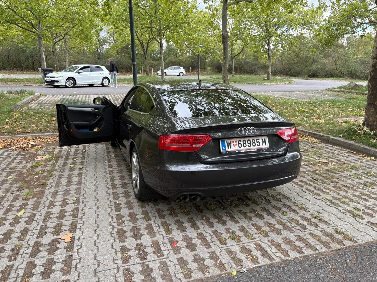 Audi A5 2011 photo 2