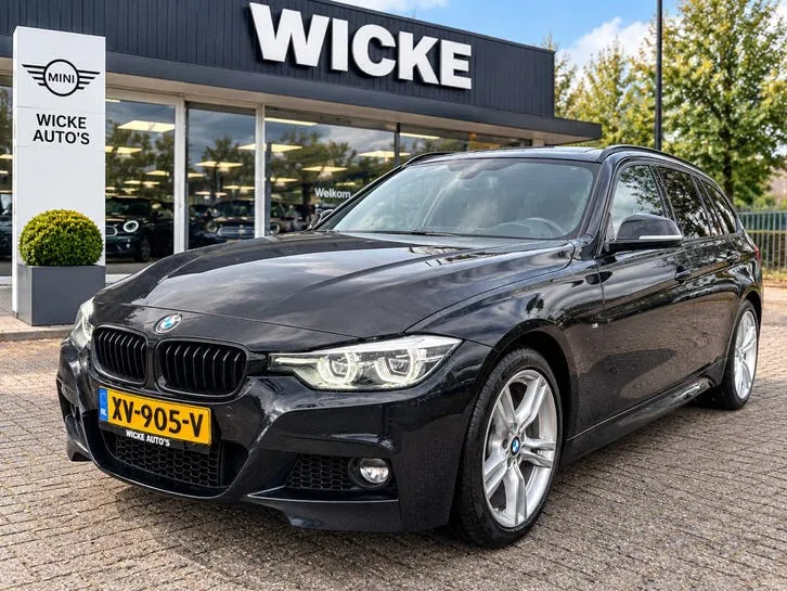 BMW 3 Series 2019 photo 2