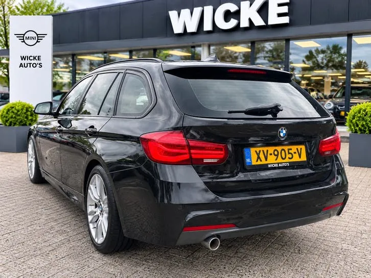 BMW 3 Series 2019 photo 3