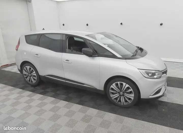 Renault Grand Scenic 2023 photo 2