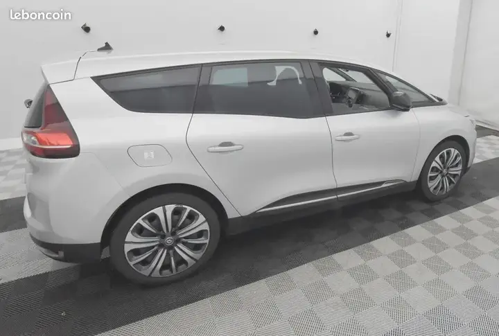 Renault Grand Scenic 2023 photo 4