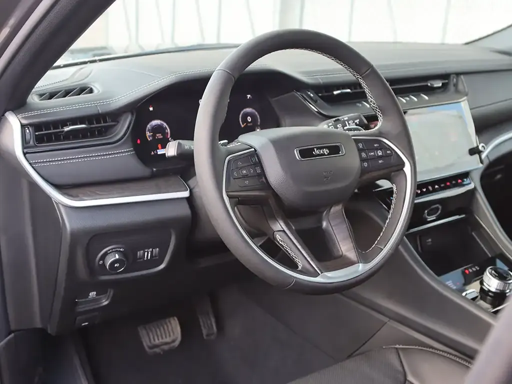 Jeep Grand Cherokee 2026 photo 5
