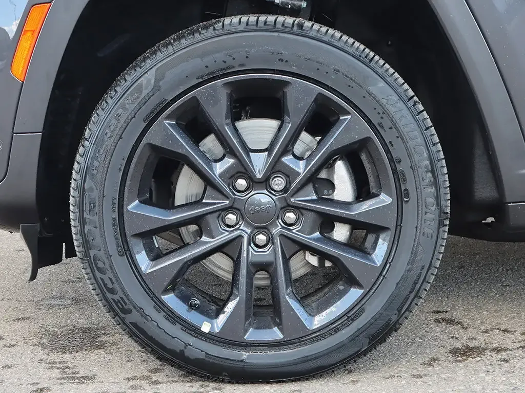 Jeep Grand Cherokee 2026 photo 4