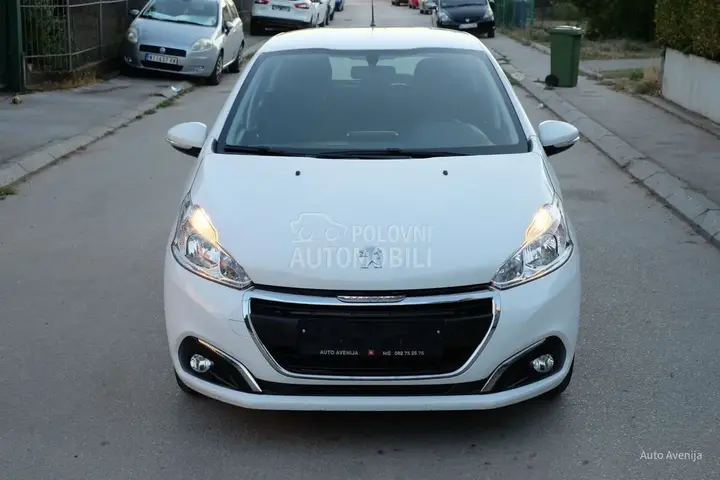 Peugeot 208 2020 photo 2