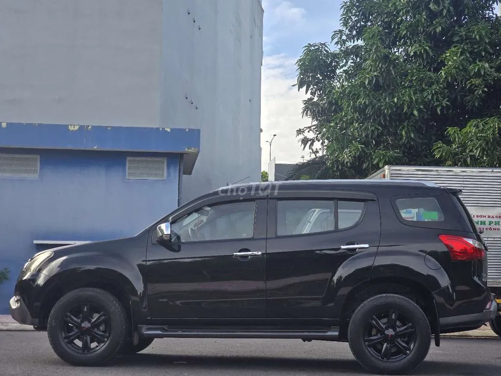 Isuzu Mu-X 2017 photo 4