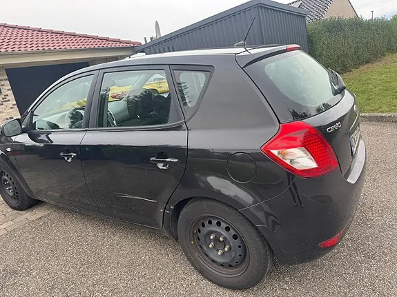 Kia Ceed 2011 photo 3