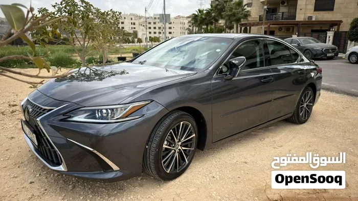 Lexus Es 300H 2023 photo 2