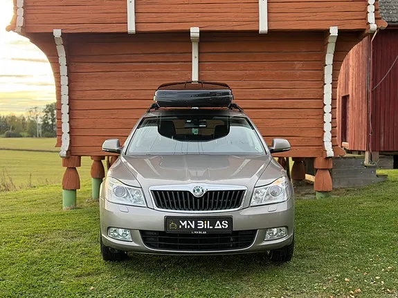 Skoda Octavia 2011 photo 2