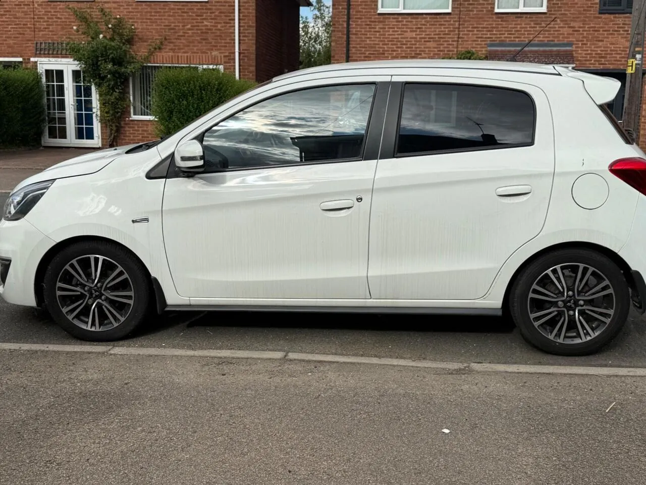 Mitsubishi Mirage 2018 photo 3