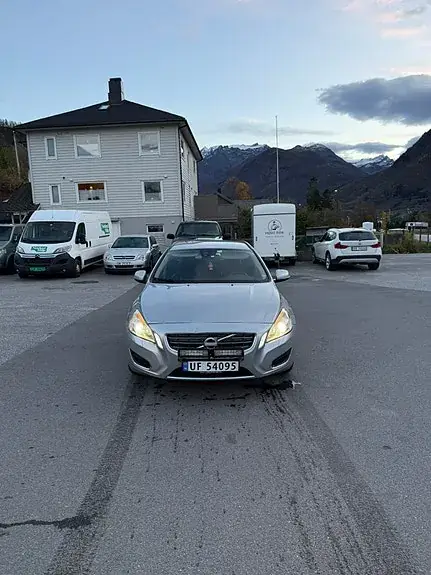 Volvo V60 2012 photo 2