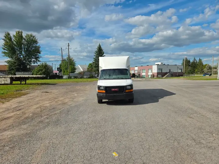 GMC Savana 2010 photo 4