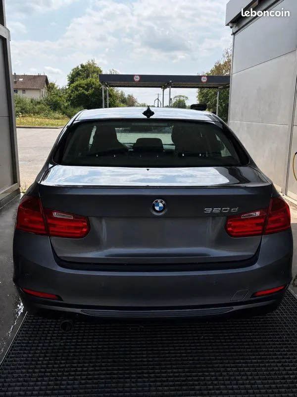 BMW Série 3 2012 photo 2