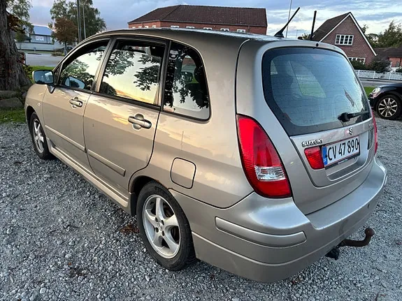 Suzuki Liana