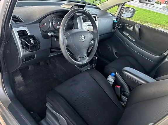 Suzuki Liana 2004 photo 5