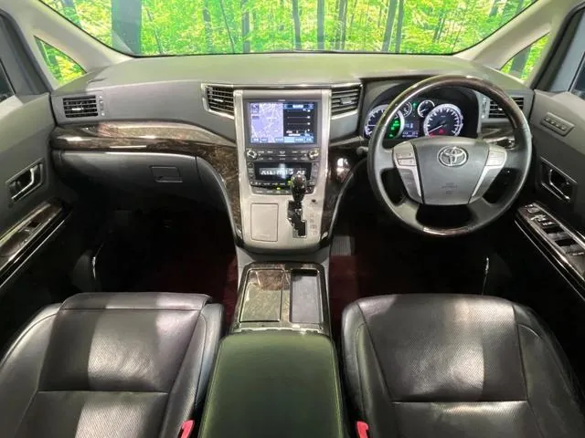 Toyota Versaia Hybrid 2013 photo 2