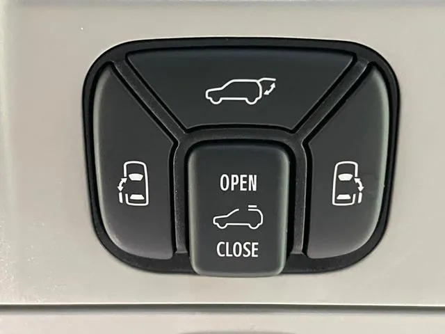 Toyota Versaia Hybrid 2013 photo 4