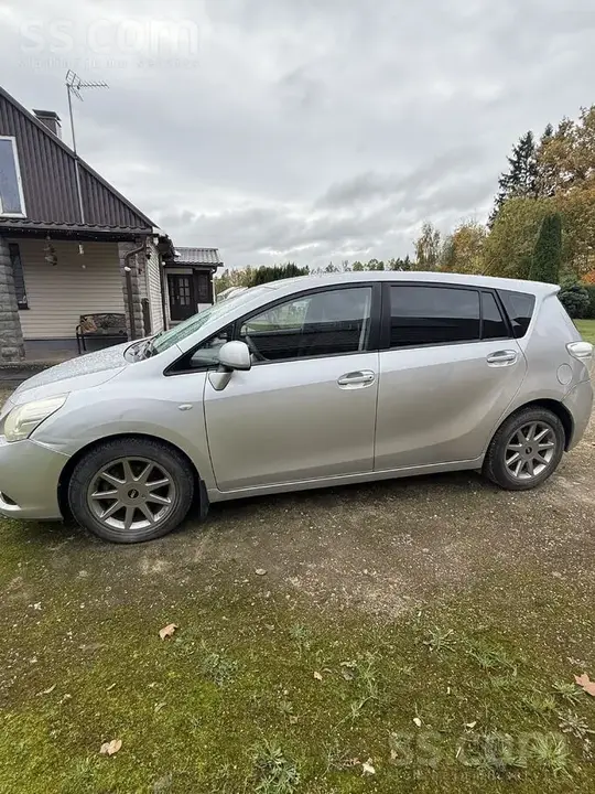 Toyota Verso 2011 photo 2