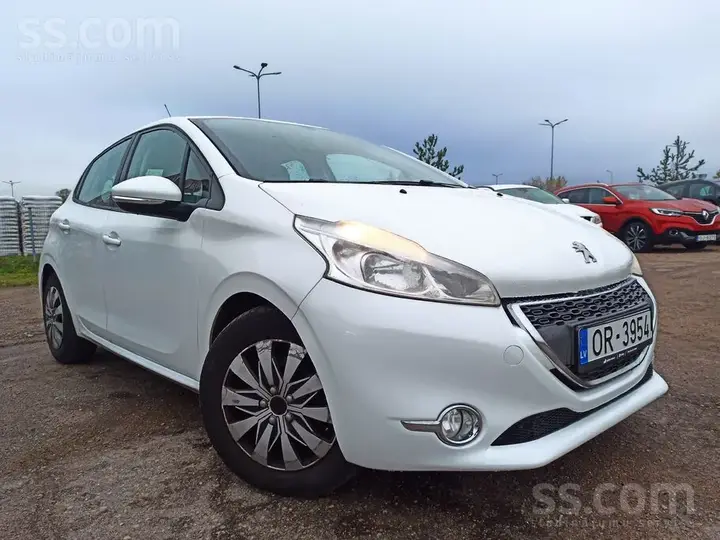 Peugeot 208 2013 photo 2
