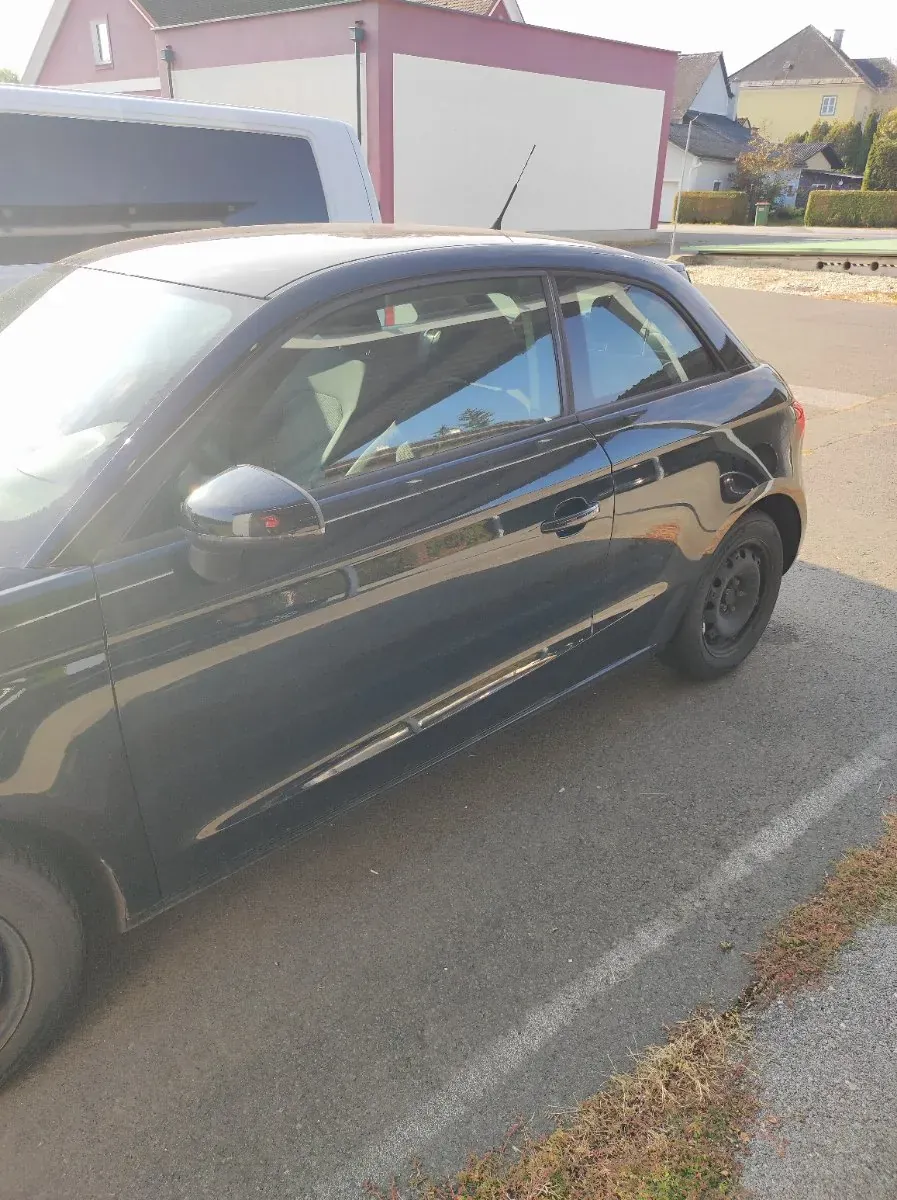 Audi A1 2010 photo 2