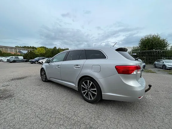 Toyota Avensis 2013 photo 4