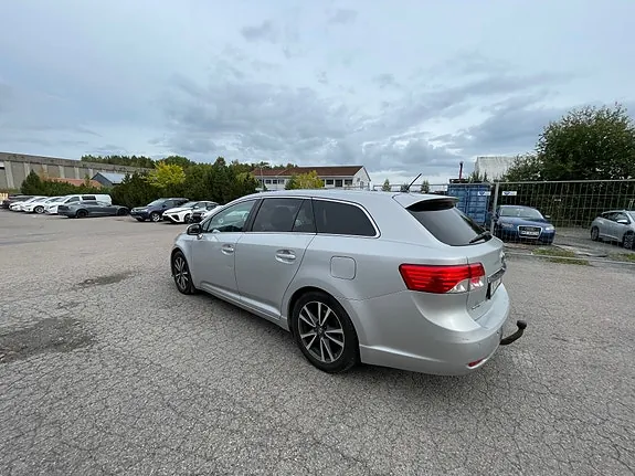 Toyota Avensis 2013 photo 3